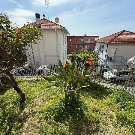 Διαμέρισμα Wh - Siccardi In Zona Residenziale Con Posto Auto Σαν Ρέμο