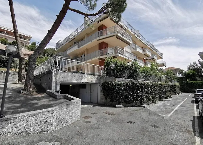 Wh - Siccardi In Zona Residenziale Con Posto Auto アパート